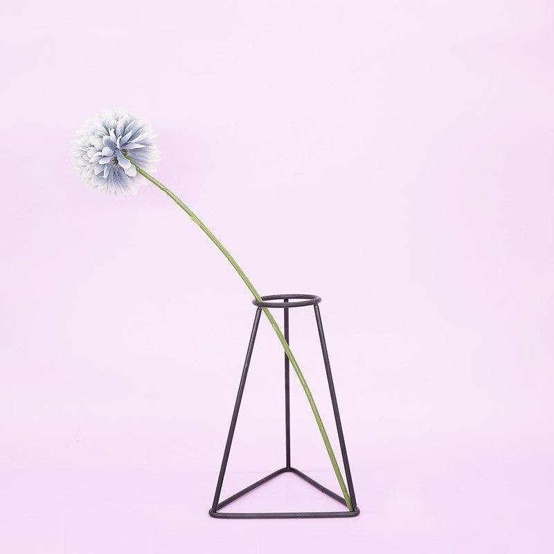 Minimal Iron Line Vase Holder H | Lily & Eden