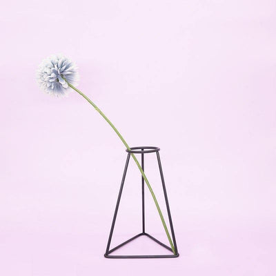 Minimal Iron Line Vase Holder H | Lily & Eden