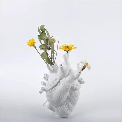 Heart-Shaped Ceramic Vase - Lily & Eden