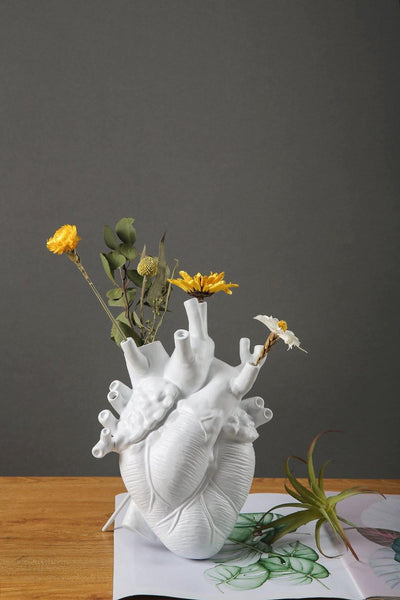 Heart-Shaped Ceramic Vase - Lily & Eden