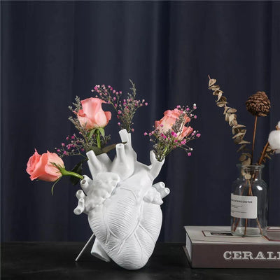 Heart-Shaped Ceramic Vase - Lily & Eden