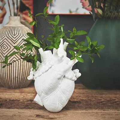 Heart-Shaped Ceramic Vase - Lily & Eden