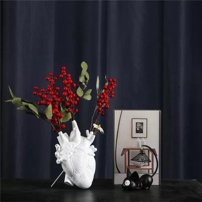 Heart-Shaped Ceramic Vase - Lily & Eden
