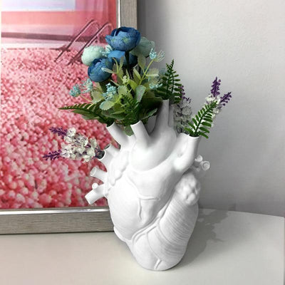 Heart-Shaped Ceramic Vase - Lily & Eden